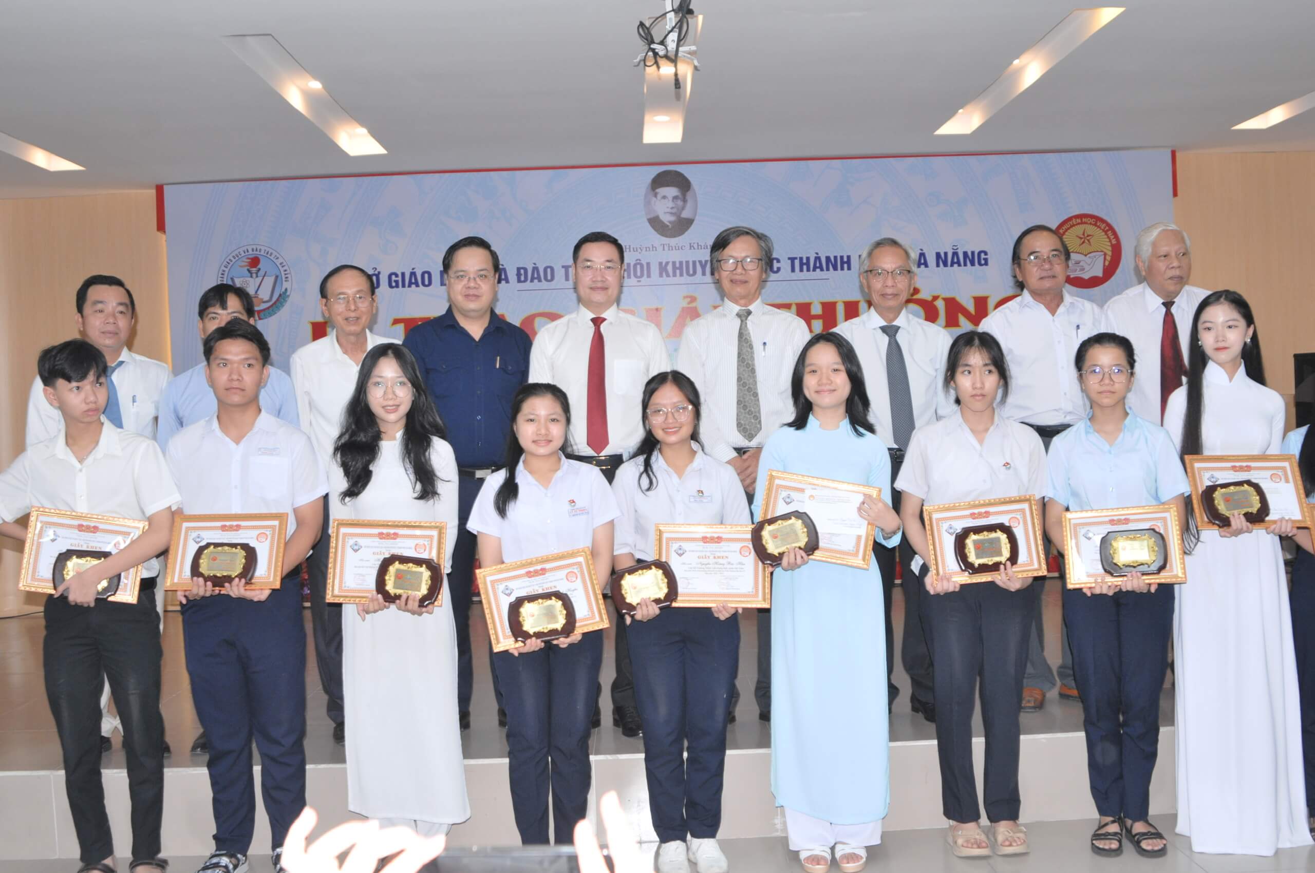 Imexpharm đồng hành cùng Giải khuyến tài Huỳnh Thúc Kháng năm học 2022 – 2023