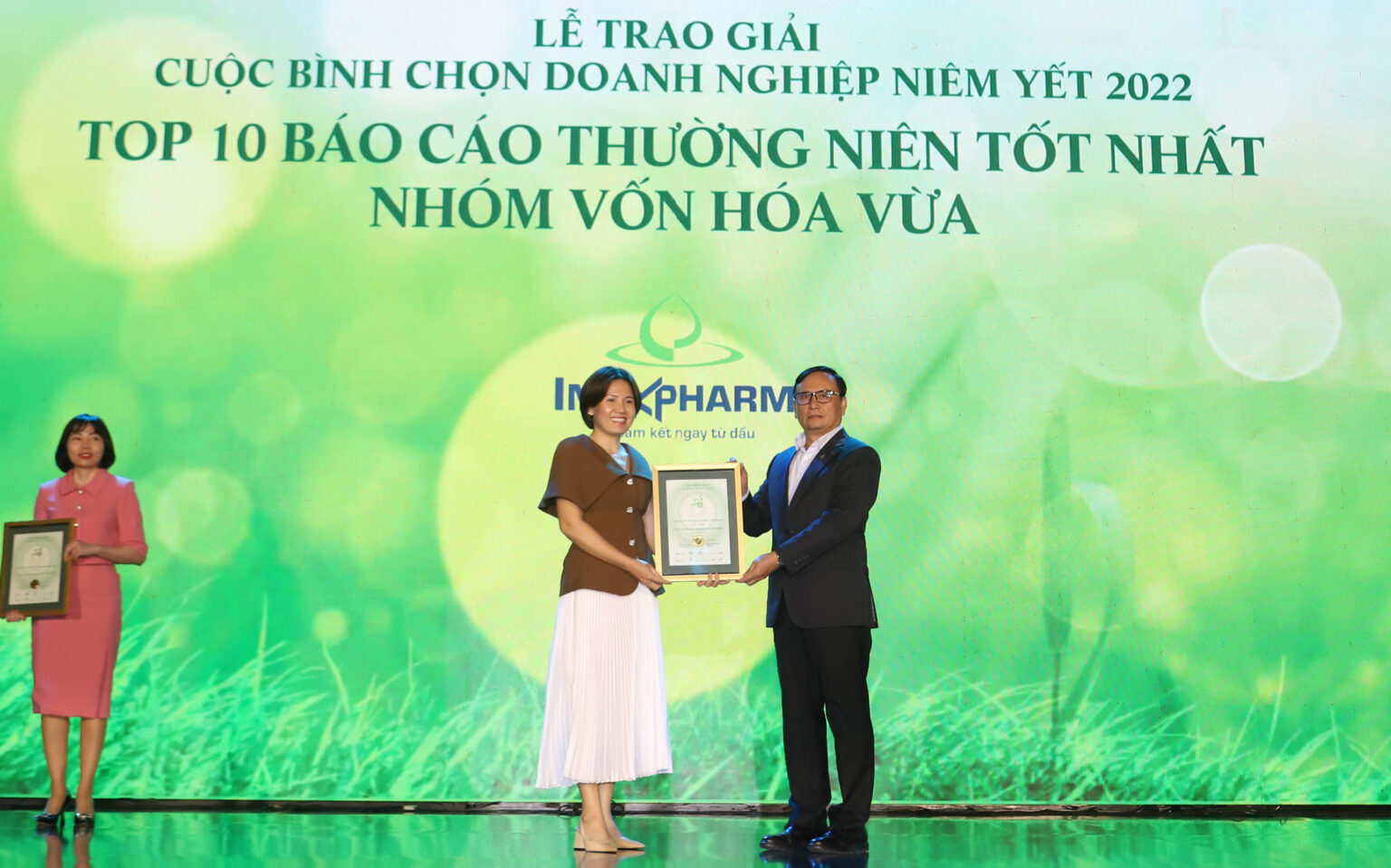Imexpharm nhận danh hiệu Top 10 Báo Cáo Thường Niên 2022