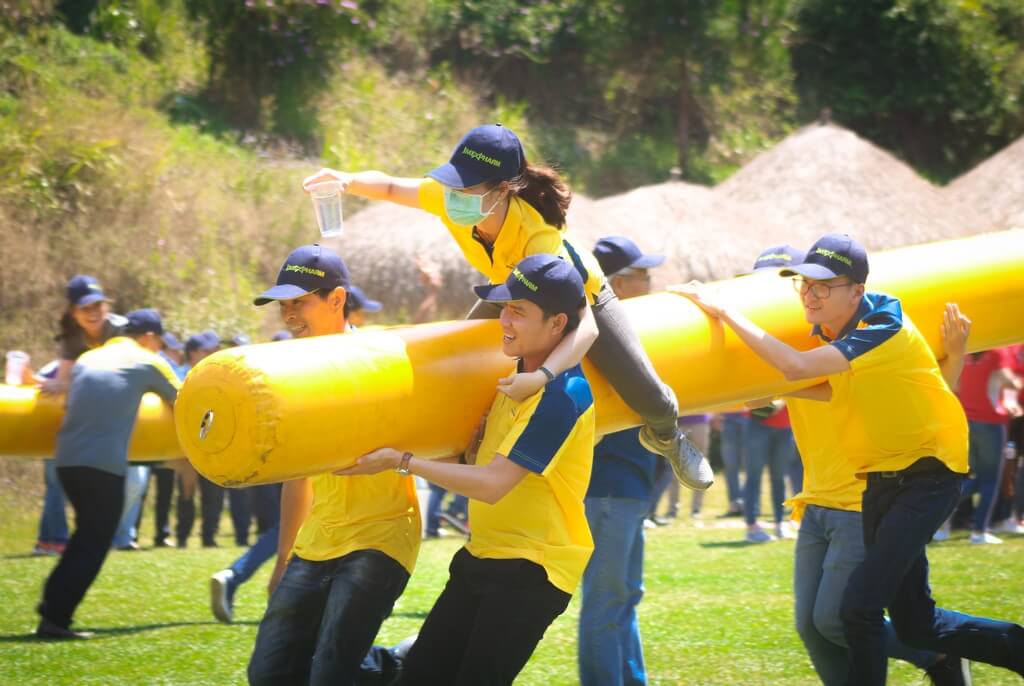 Sáu đội đại diện cho sáu giá trị cốt lõi của Imexpharm tham gia hoạt động team‑building bùng nổ