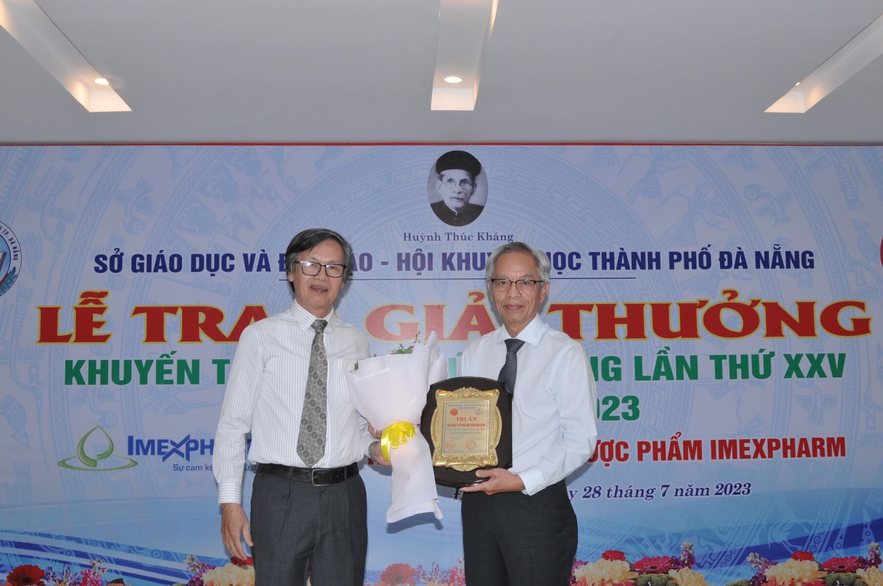 Lễ trao giải thưởng Khuyến tài Huỳnh Thúc Kháng năm học 2022–2023
