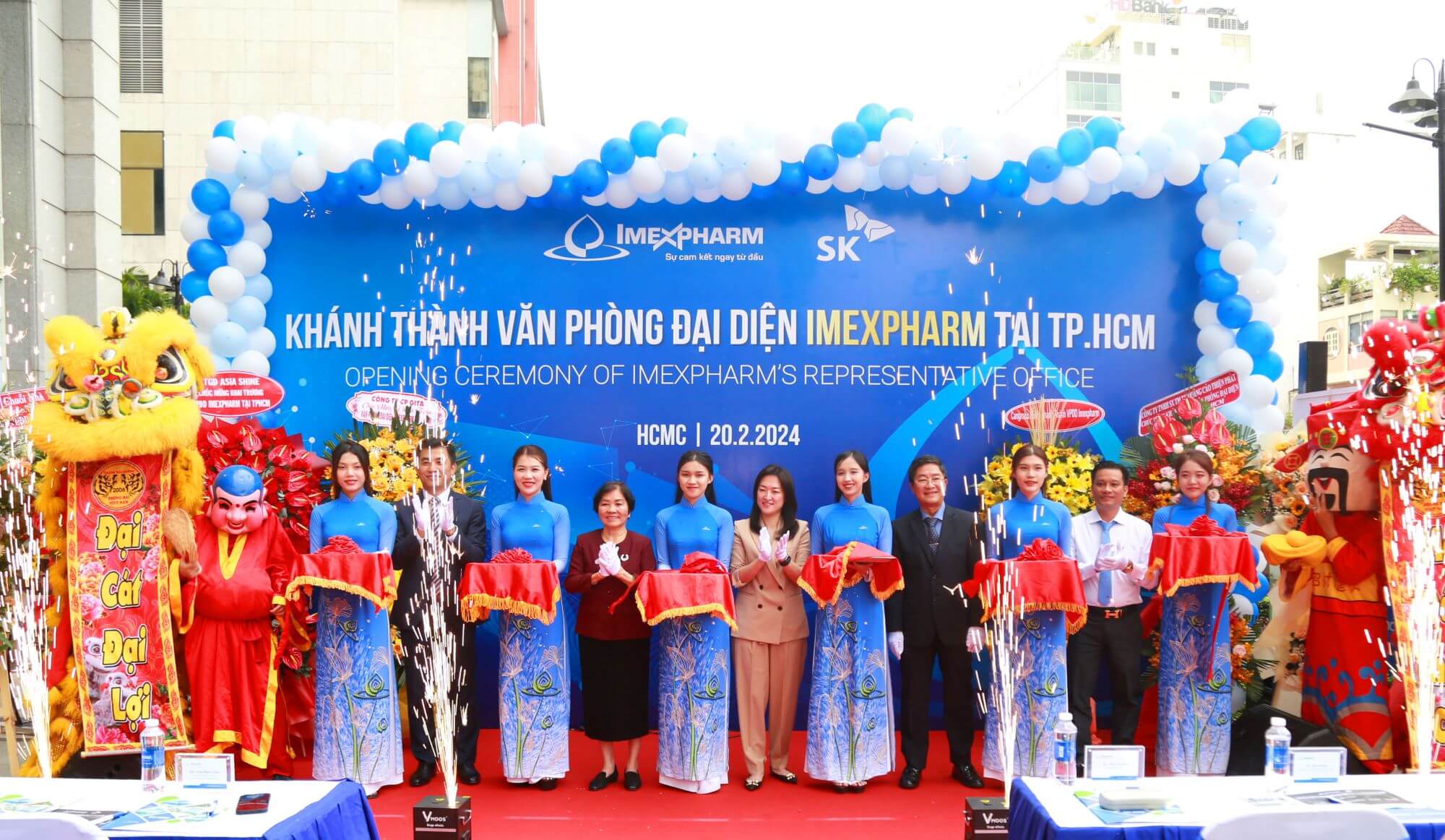 Ban lãnh đạo Imexpharm làm lễ cắt băng khánh thành văn phòng đại diện tại TP.HCM