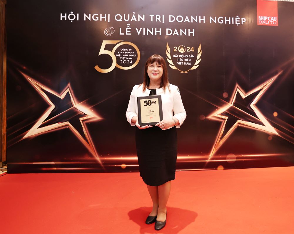 Đại diện Imexpharm nhận chứng nhận “Top 50 Công ty Kinh doanh Hiệu quả nhất Việt Nam 2024”. Đại diện Imexpharm nhận chứng nhận “Top 50 Công ty Kinh doanh Hiệu quả nhất Việt Nam 2024”.